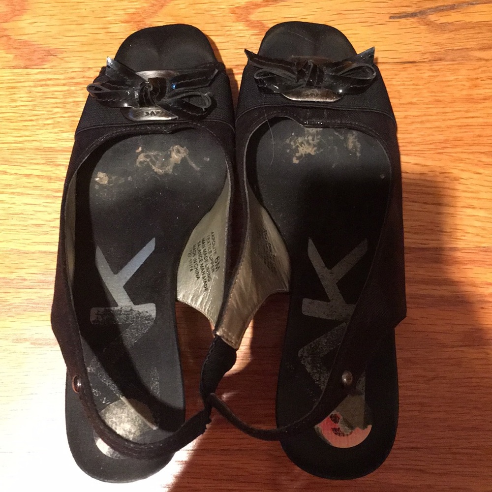 Black Anne Klein Wedges With Bows